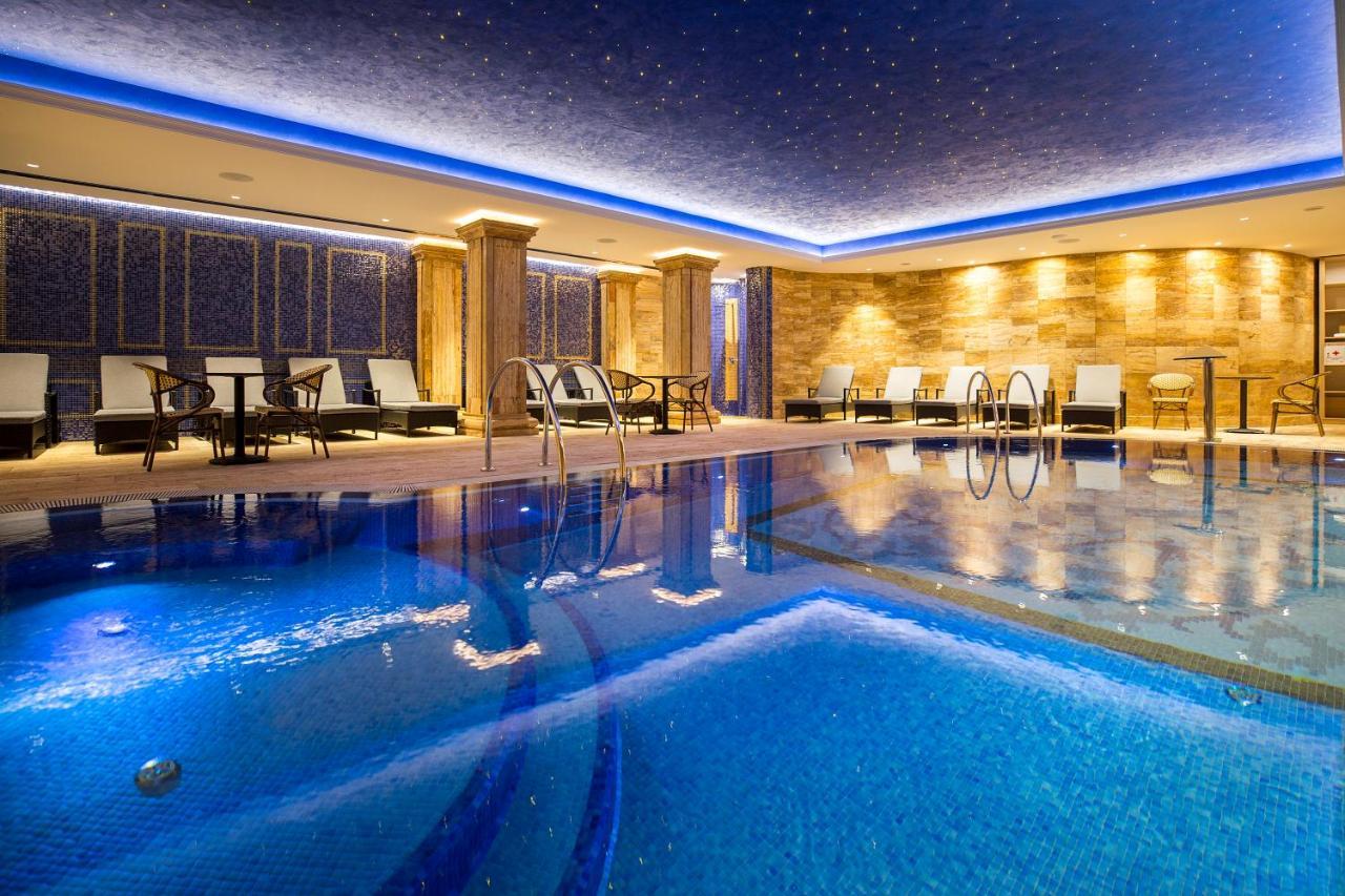 A Hoteli - Hotel Park Vrnjacka Banja Bagian luar foto The pool at the Mandarin Oriental, Munich