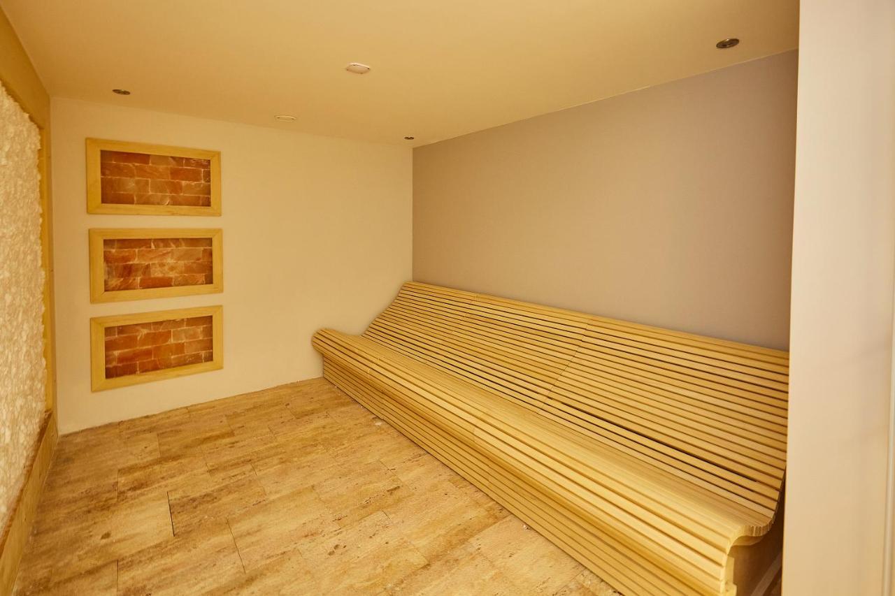 A Hoteli - Hotel Park Vrnjacka Banja Bagian luar foto A modern steam room