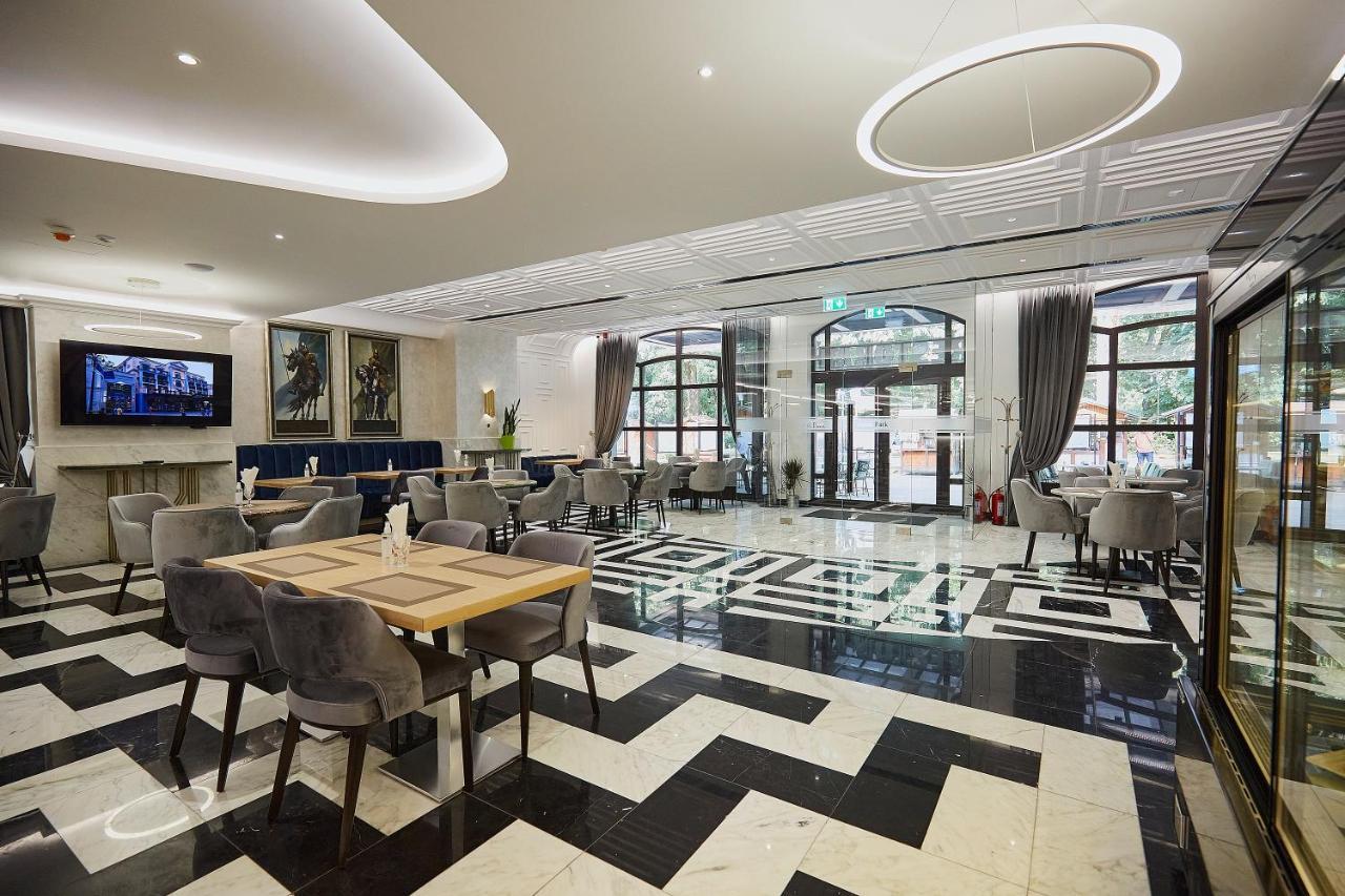 A Hoteli - Hotel Park Vrnjacka Banja Bagian luar foto The lobby of the hotel