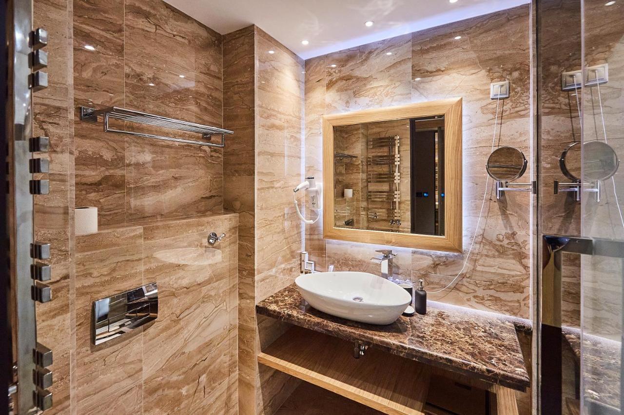 A Hoteli - Hotel Park Vrnjacka Banja Bagian luar foto Bathroom