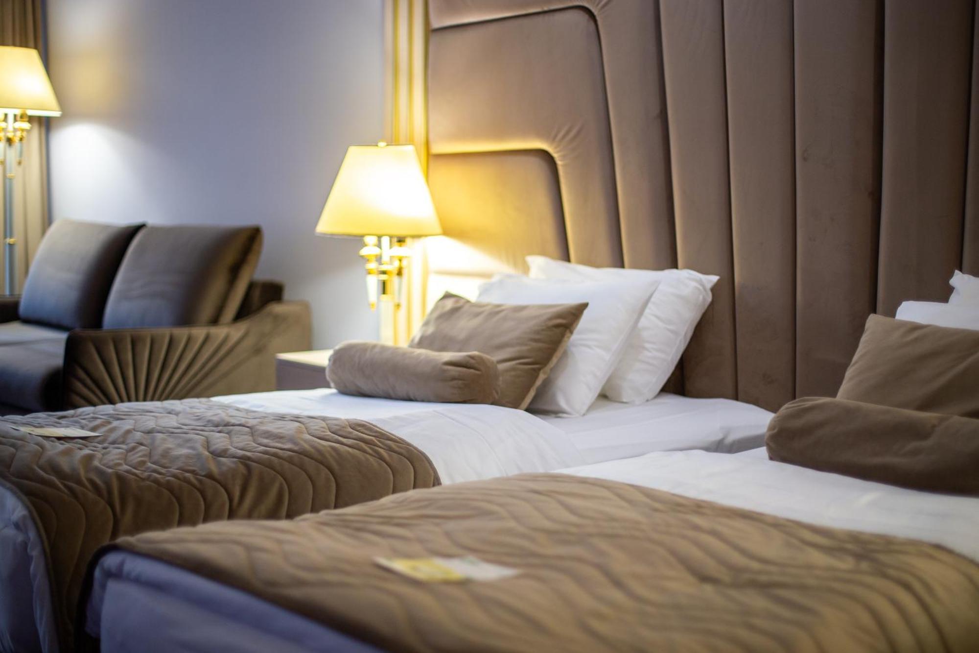 A Hoteli - Hotel Park Vrnjacka Banja Bagian luar foto A bed