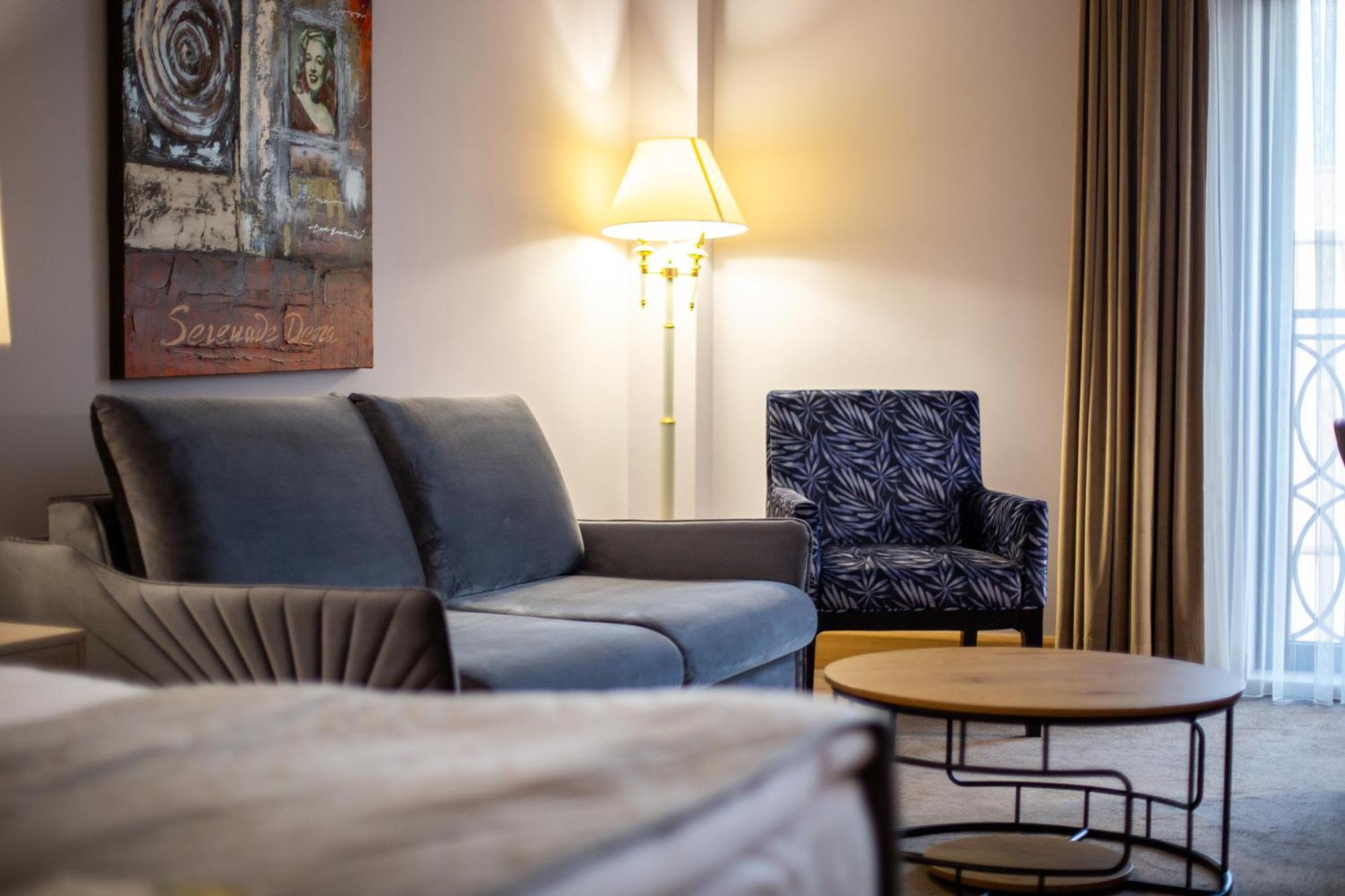 A Hoteli - Hotel Park Vrnjacka Banja Bagian luar foto A living room at the hotel