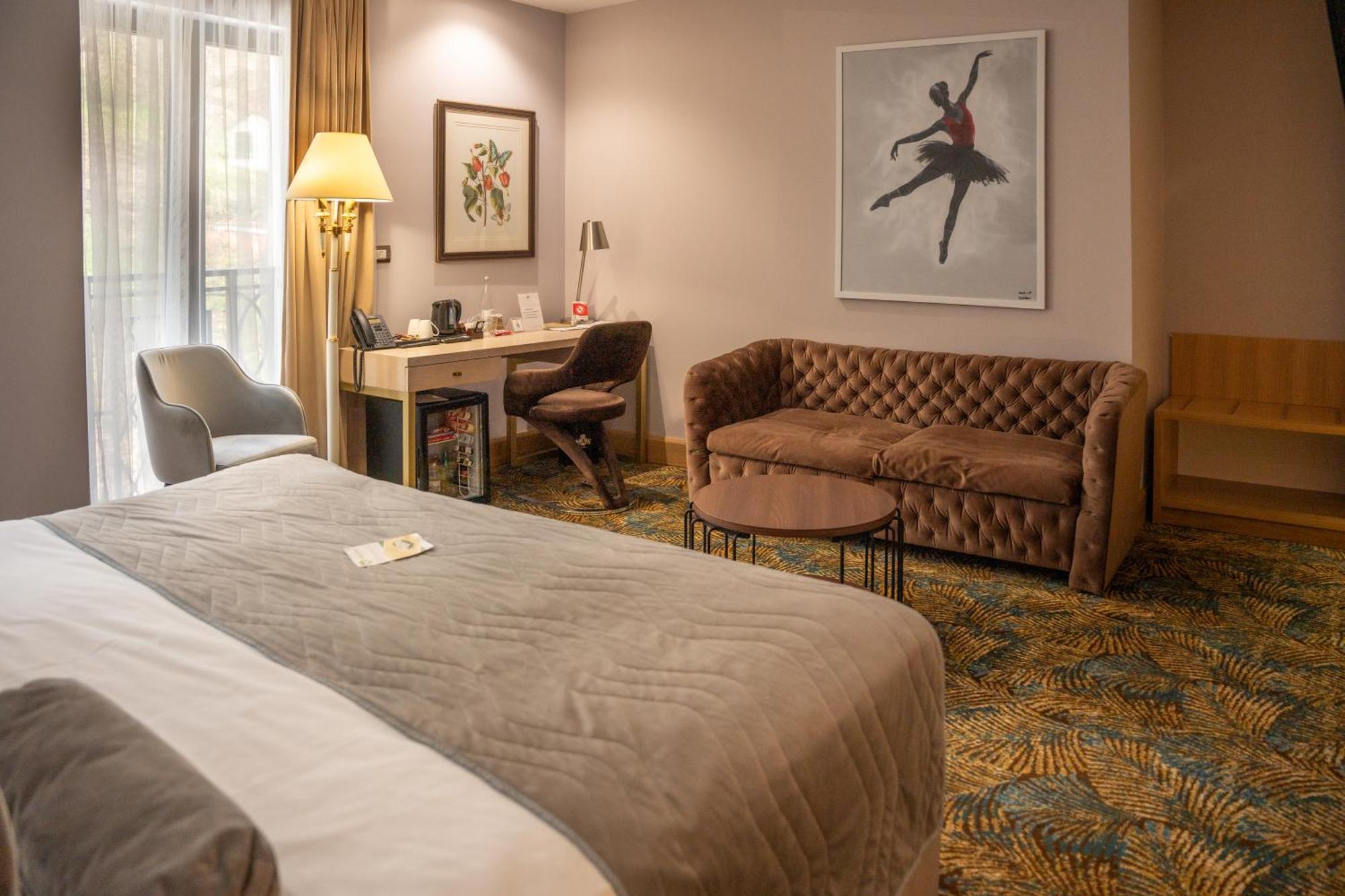 A Hoteli - Hotel Park Vrnjacka Banja Bagian luar foto A room at the hotel